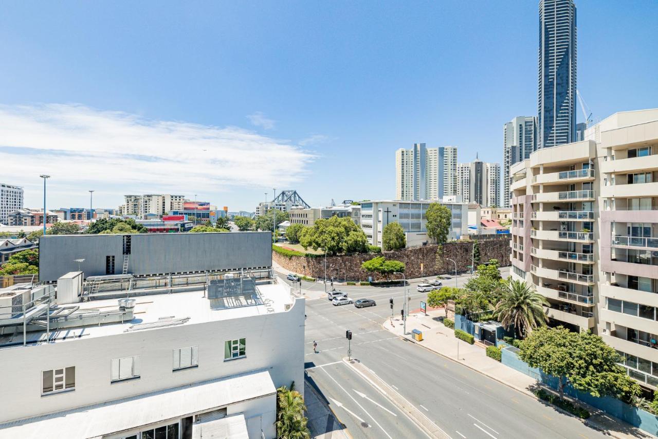 Bunk Brisbane Hostel Fortitude Valley Exterior photo